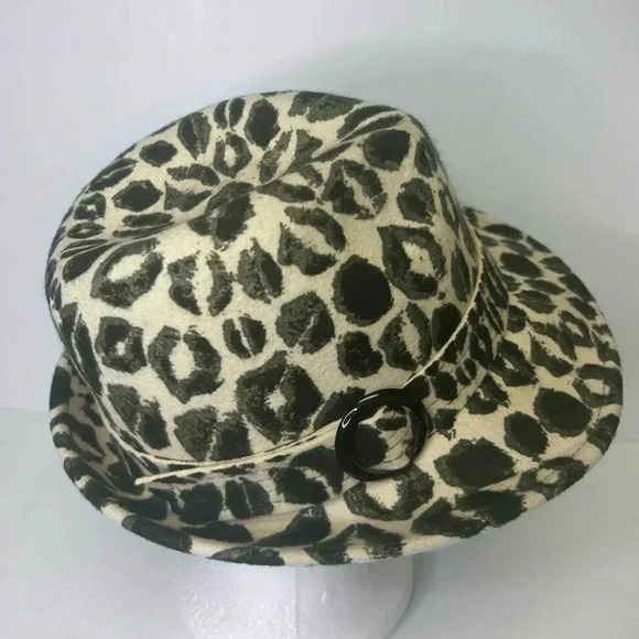 🖤”Kirna Zabete” 100% Wool Fedora Cream w/ Black/Gray Kiss Print 💋 - Picture 3 of 13